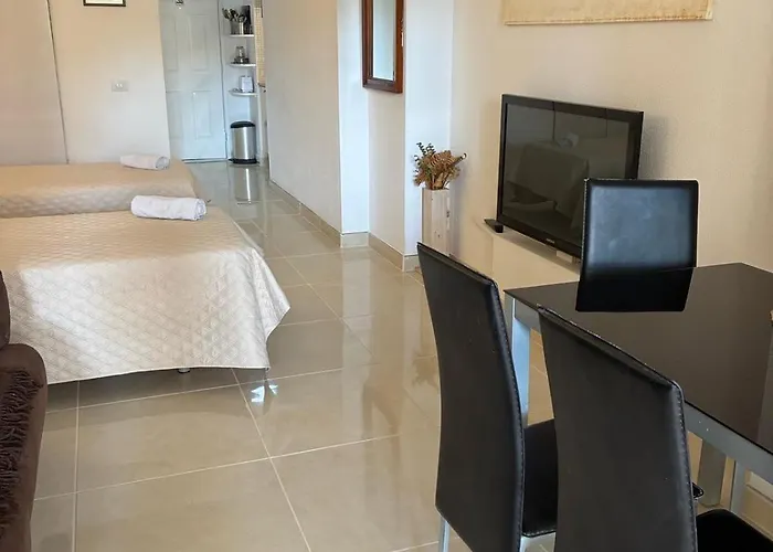 In Castle Harbour , Cristianos Апартаменты Лос Кристианос