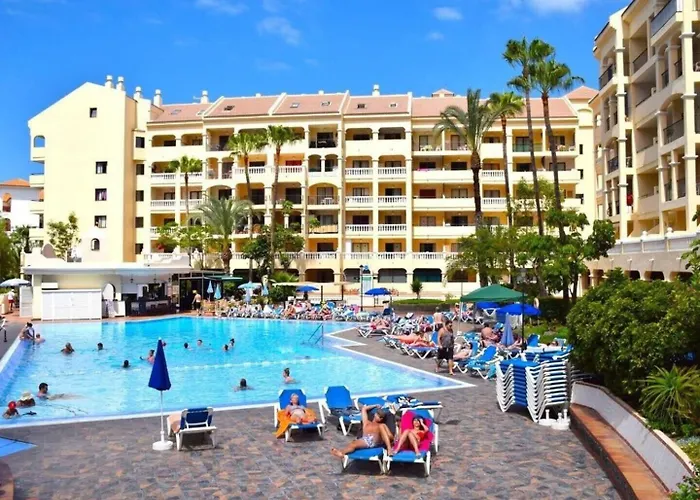 In Castle Harbour , Cristianos * 洛斯克里斯蒂亚诺斯