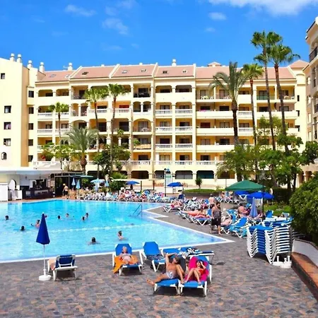 In Castle Harbour , Cristianos * لوس كريستيانوس