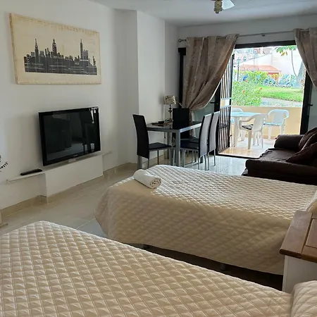In Castle Harbour , Cristianos * لوس كريستيانوس